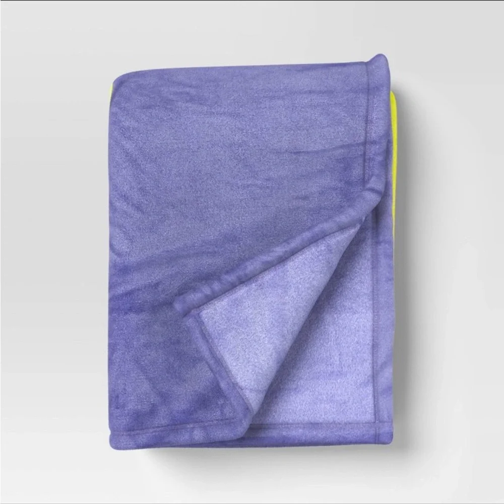Target Room Essentials Smiley Chartreuse Flutter Throw Lightweight Blanket - Picture 5 of 6